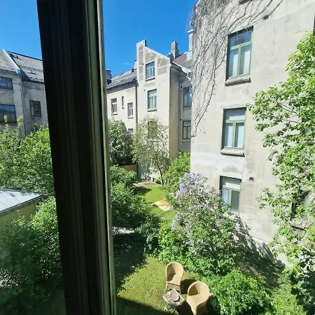 Spacious Art Nouveau With Free Parking 아파트 *