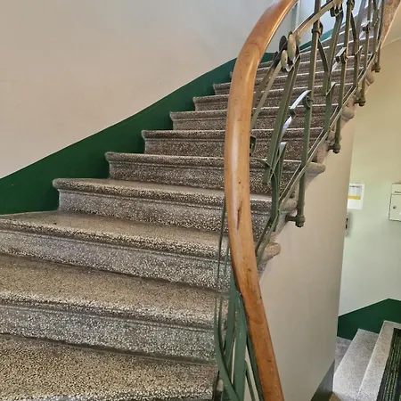 Spacious Art Nouveau With Free Parking 아파트